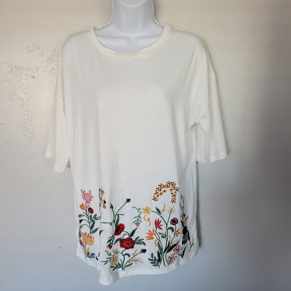 Les Amis Small White Short Sleeve Shirt Blouse Colorful Floral Embroidery Boho